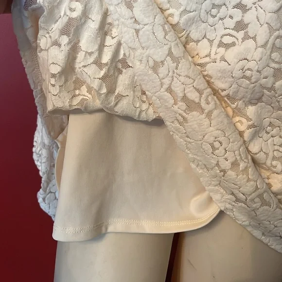 BNWOT Maurices classy off white lined floral top - Picture 7 of 15